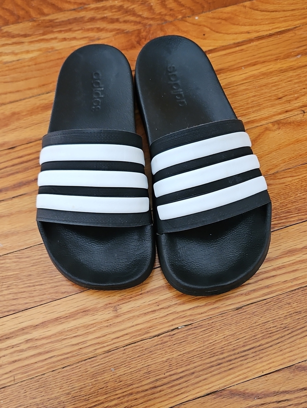 Adidas Mens Slip Ons Black Size 8 Great Shape